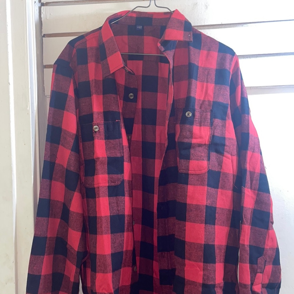 Womens long sleeve plaid shirt. Black & red women’s large